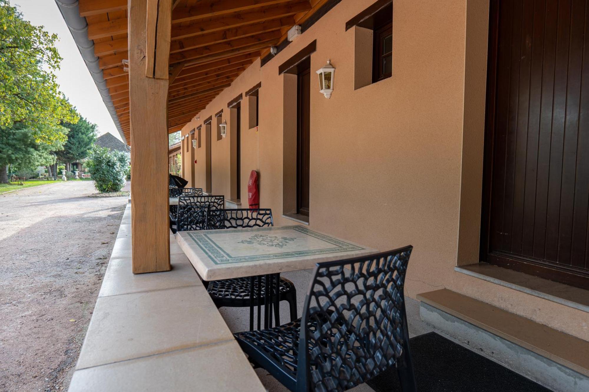 Hotel Village Motel Tournus Exterior foto