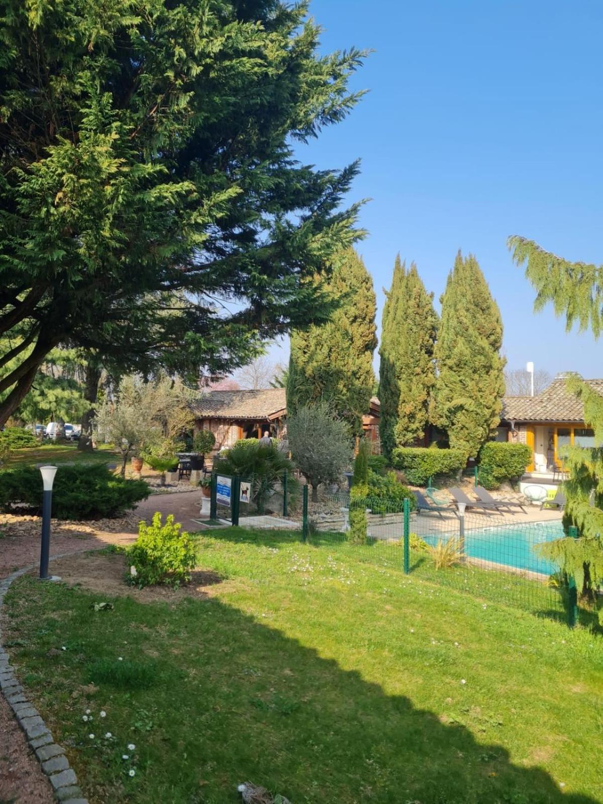 Hotel Village Motel Tournus Exterior foto